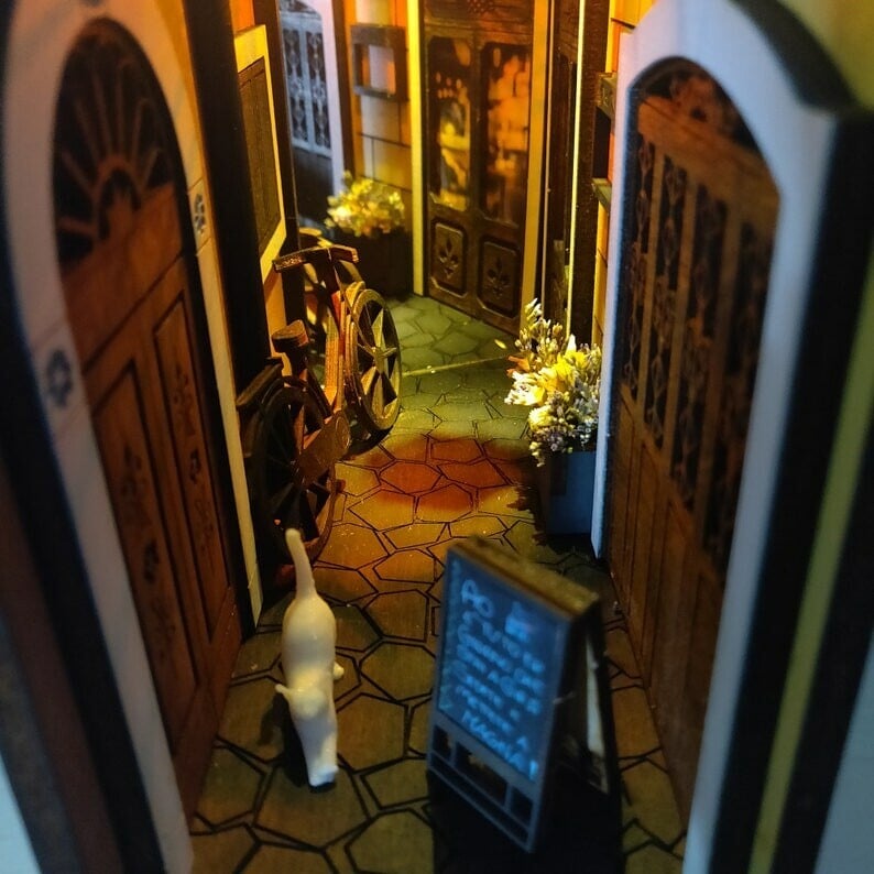 Hot Sale Italy Alleyworld Bookshelf Insert Box