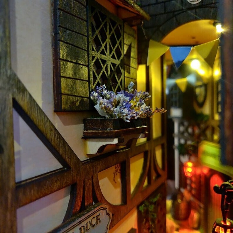 Hot Sale Alley World Bookshelf Insert Box