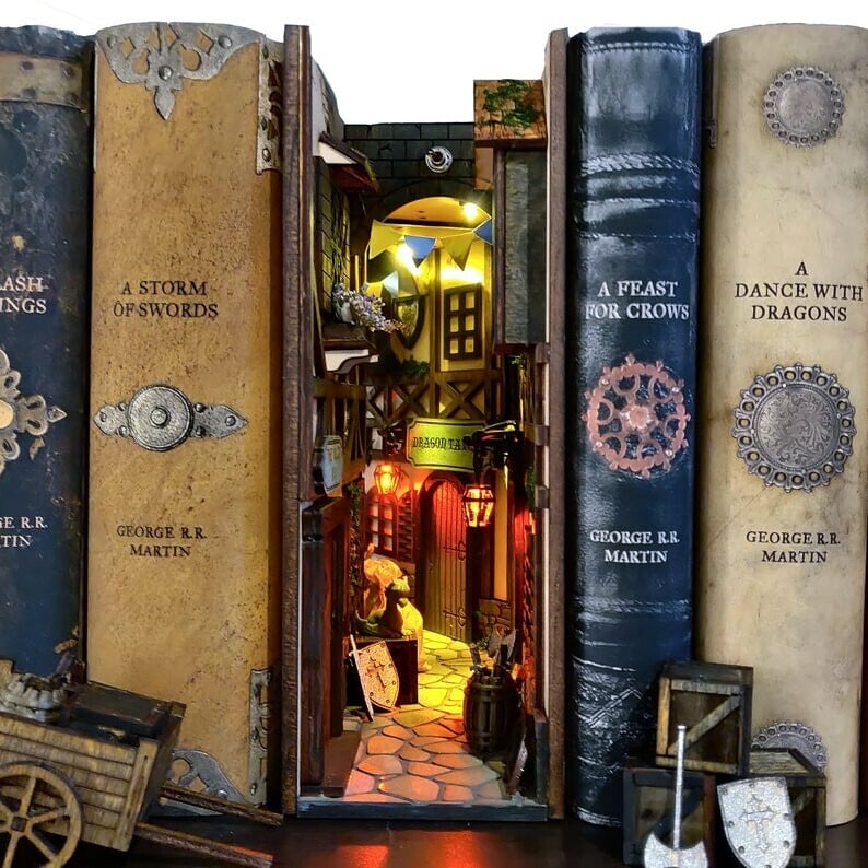 Hot Sale Medieval Alleyworld Bookshelf Insert Box