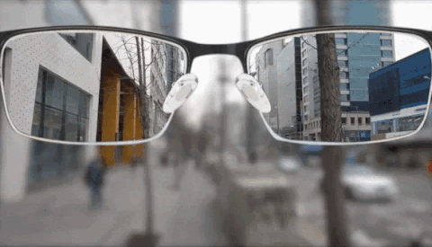 Animation showing the progressive lens zones in use