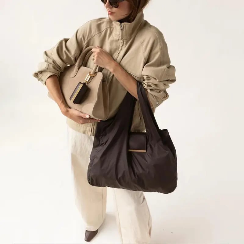 Tote bag in everyday use