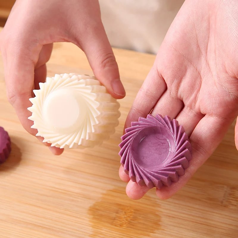 Decorative carved texture on pastry mould
